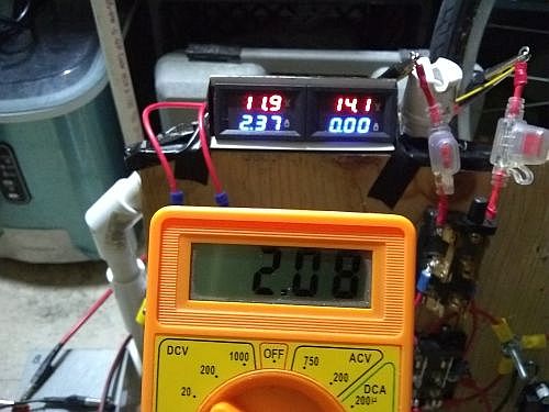 Image: Reading the split current through the boost converter; anything over 2 Amps is bad...